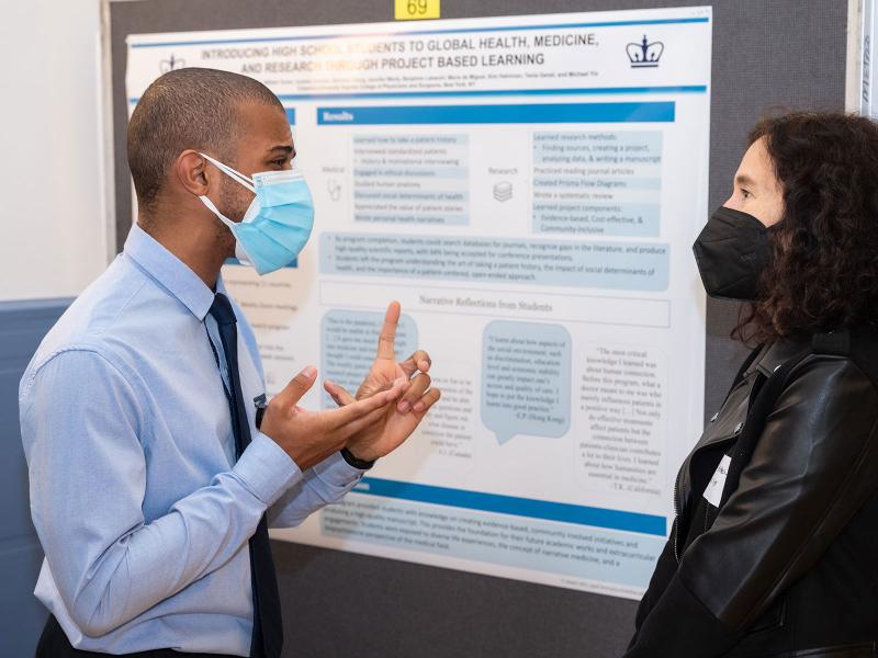 A VP&S student presents his research.